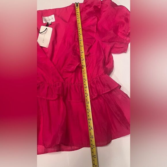 Line & Dot Ruffle Blouse Size Large Pink Fuchsia V-neck Ruffles Peplum Neck New - Picture 6 of 7